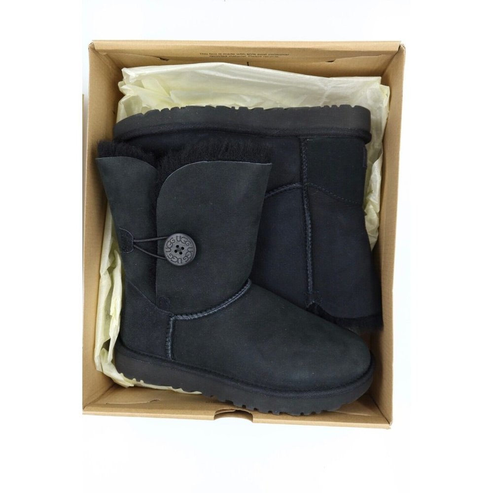 Women's Shoes UGG BAILEY BUTTON II Twinface Sheepskin Boots BLACK Size 5 - Picture 8 of 11
